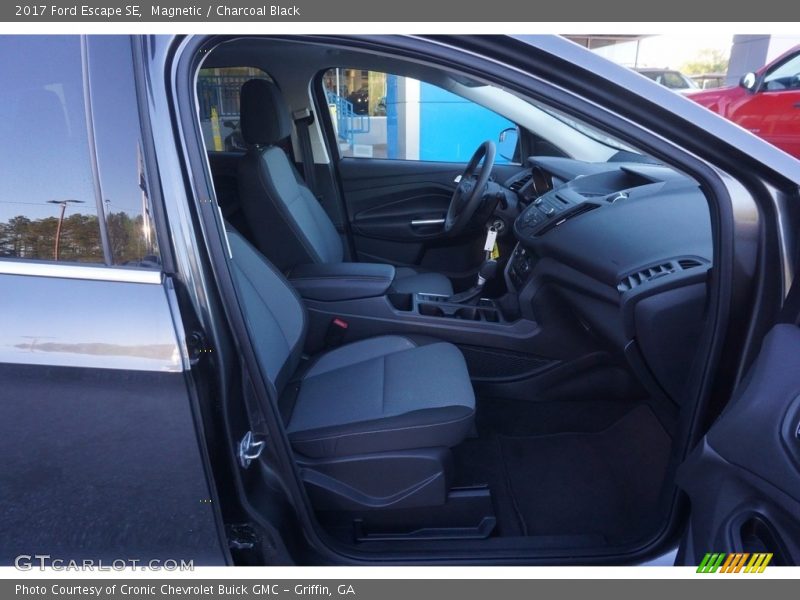 Magnetic / Charcoal Black 2017 Ford Escape SE