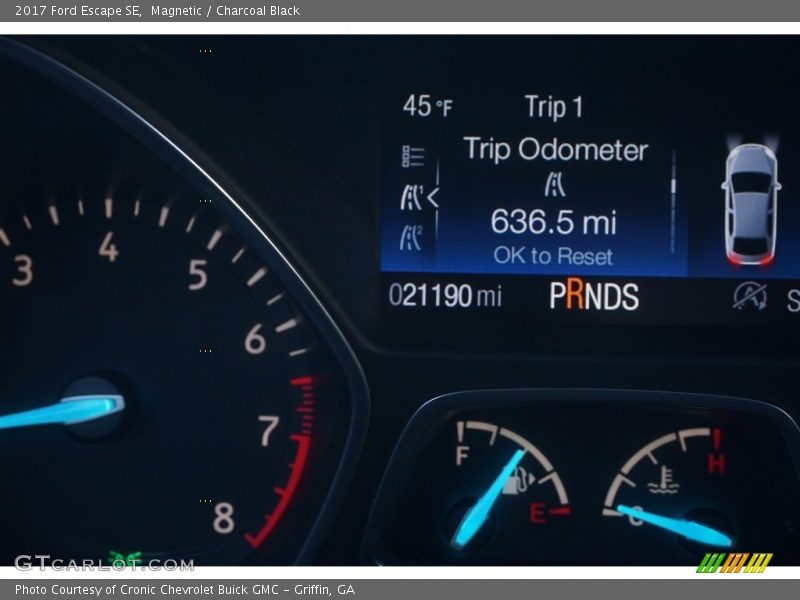 Magnetic / Charcoal Black 2017 Ford Escape SE