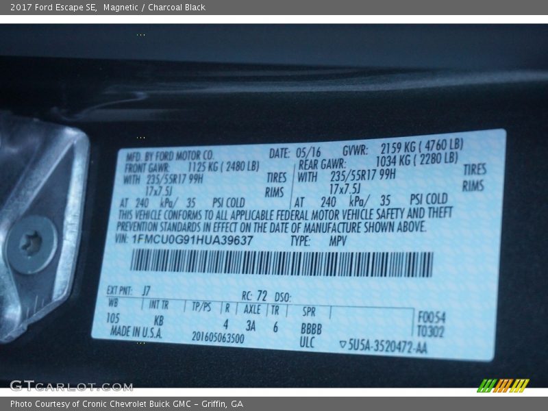 Magnetic / Charcoal Black 2017 Ford Escape SE