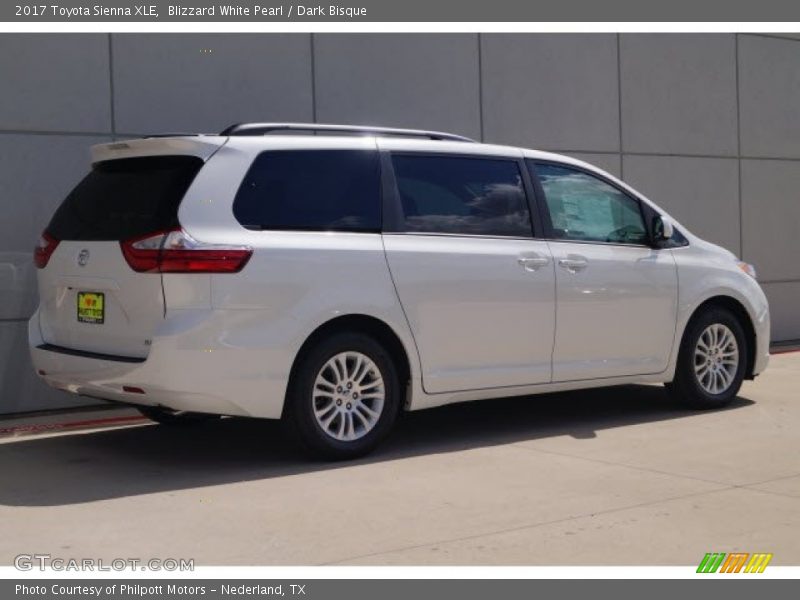 Blizzard White Pearl / Dark Bisque 2017 Toyota Sienna XLE