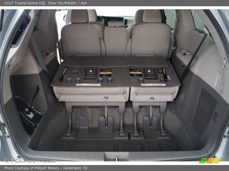 Silver Sky Metallic / Ash 2017 Toyota Sienna XLE