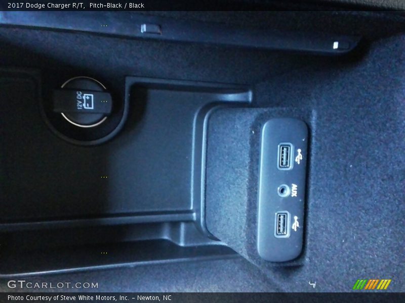 Pitch-Black / Black 2017 Dodge Charger R/T