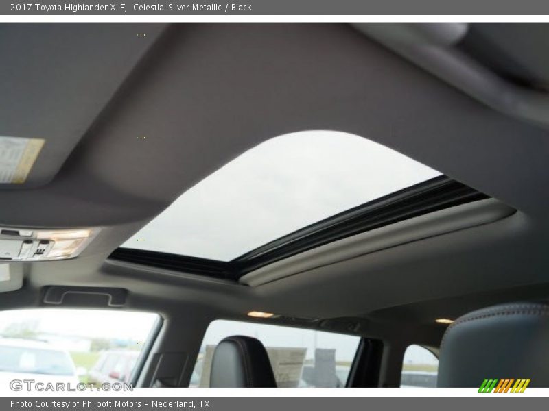 Celestial Silver Metallic / Black 2017 Toyota Highlander XLE
