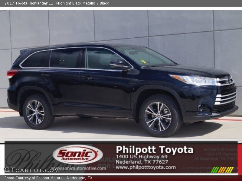 Midnight Black Metallic / Black 2017 Toyota Highlander LE