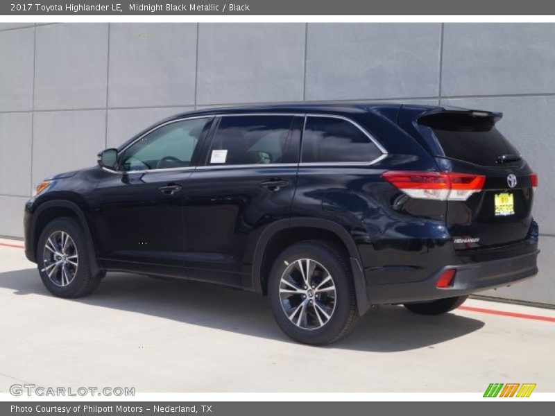 Midnight Black Metallic / Black 2017 Toyota Highlander LE