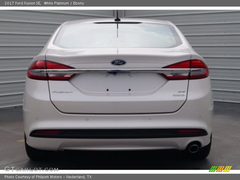 White Platinum / Ebony 2017 Ford Fusion SE