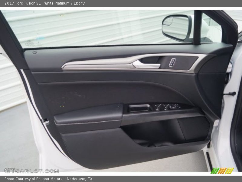 White Platinum / Ebony 2017 Ford Fusion SE