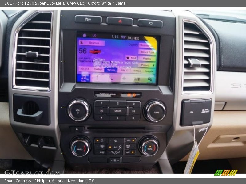 Oxford White / Camel 2017 Ford F250 Super Duty Lariat Crew Cab