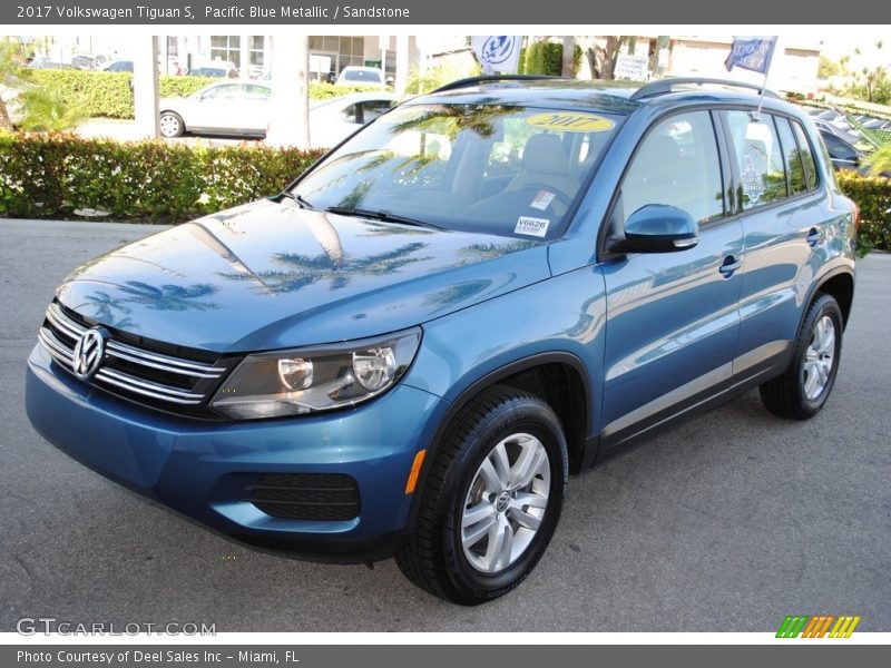 Front 3/4 View of 2017 Tiguan S