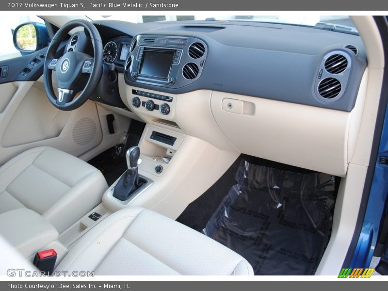Dashboard of 2017 Tiguan S