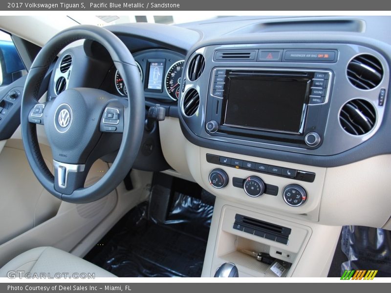 Controls of 2017 Tiguan S