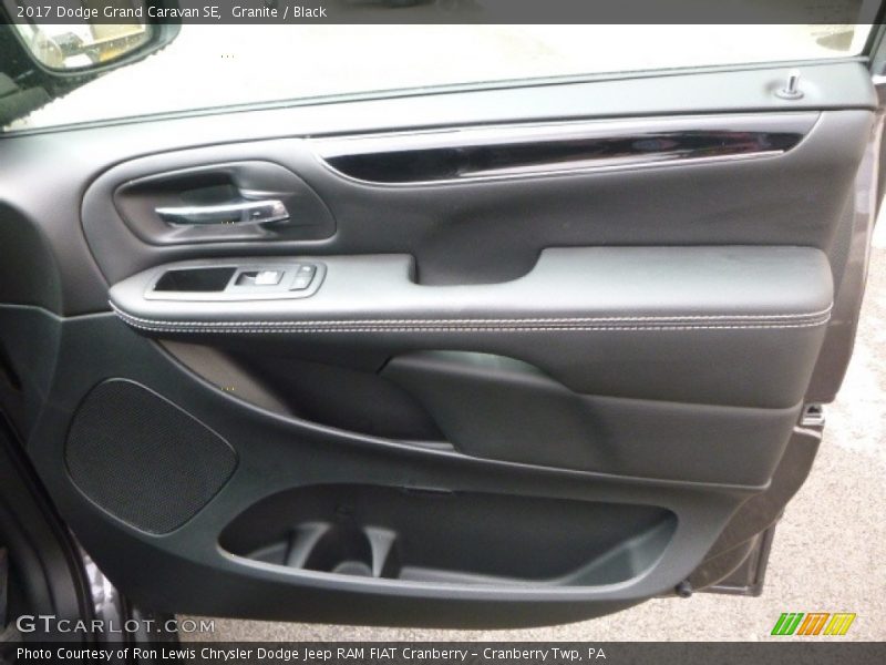 Granite / Black 2017 Dodge Grand Caravan SE