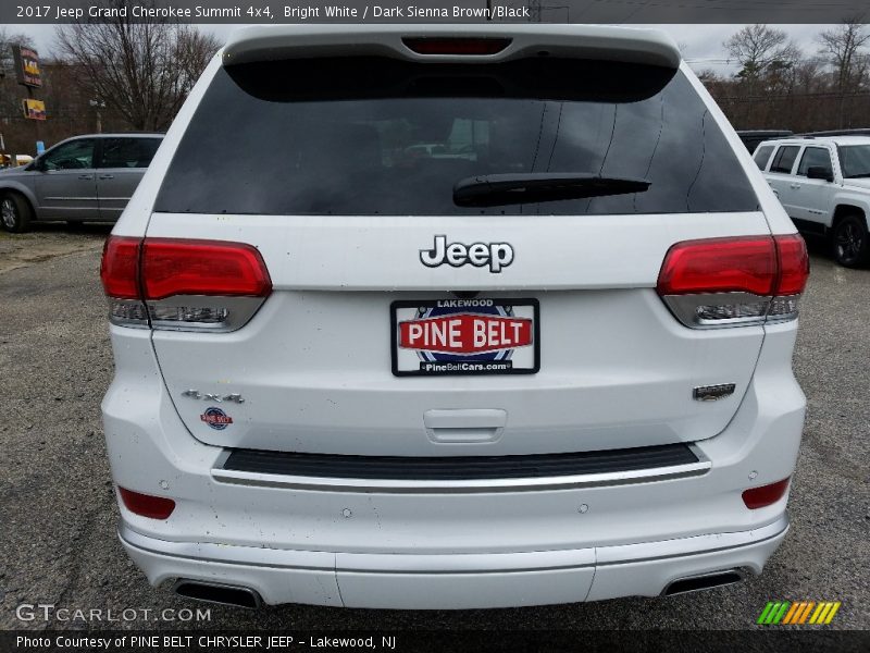 Bright White / Dark Sienna Brown/Black 2017 Jeep Grand Cherokee Summit 4x4