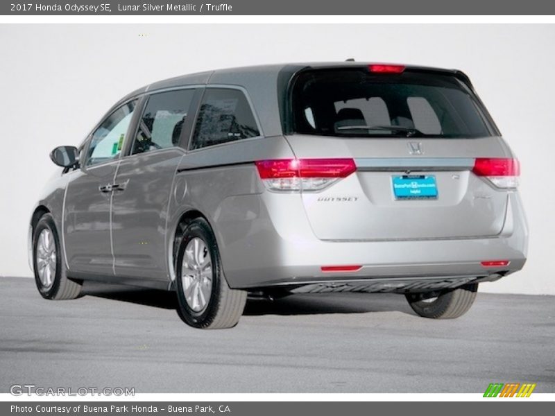 Lunar Silver Metallic / Truffle 2017 Honda Odyssey SE