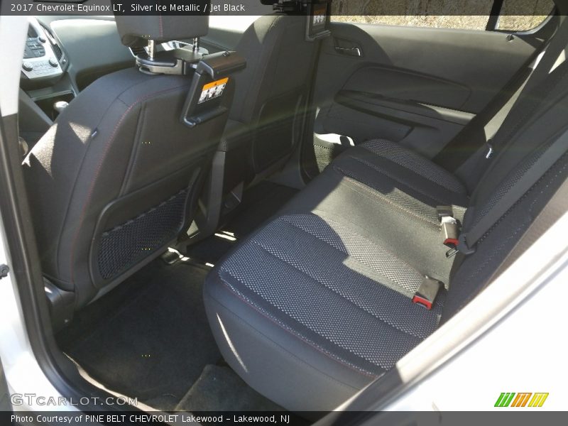 Silver Ice Metallic / Jet Black 2017 Chevrolet Equinox LT
