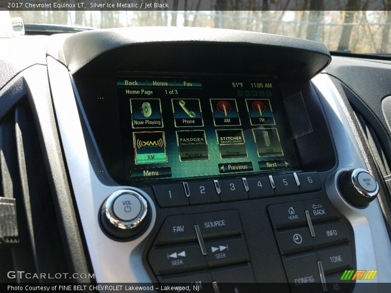 Silver Ice Metallic / Jet Black 2017 Chevrolet Equinox LT