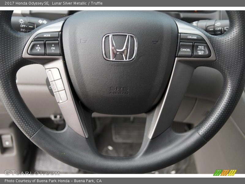 Lunar Silver Metallic / Truffle 2017 Honda Odyssey SE