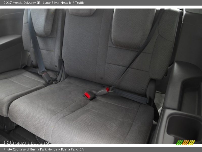 Lunar Silver Metallic / Truffle 2017 Honda Odyssey SE