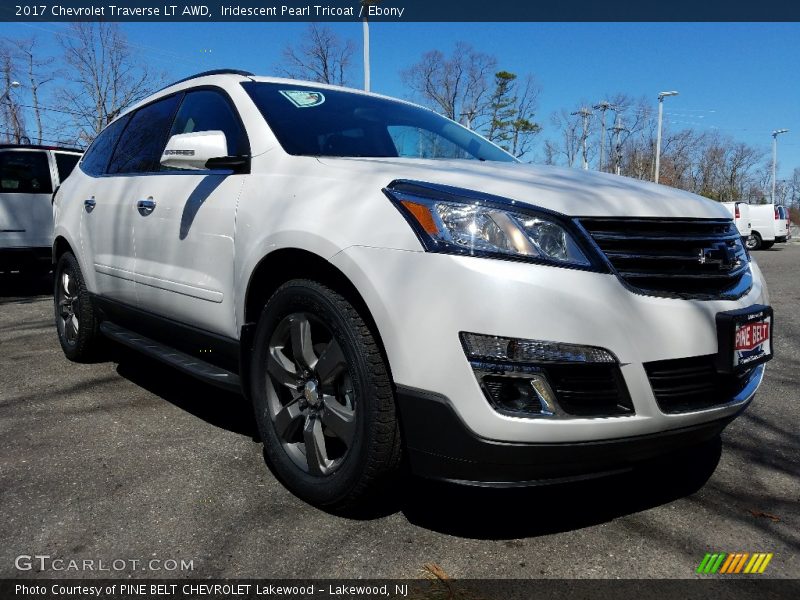 Iridescent Pearl Tricoat / Ebony 2017 Chevrolet Traverse LT AWD