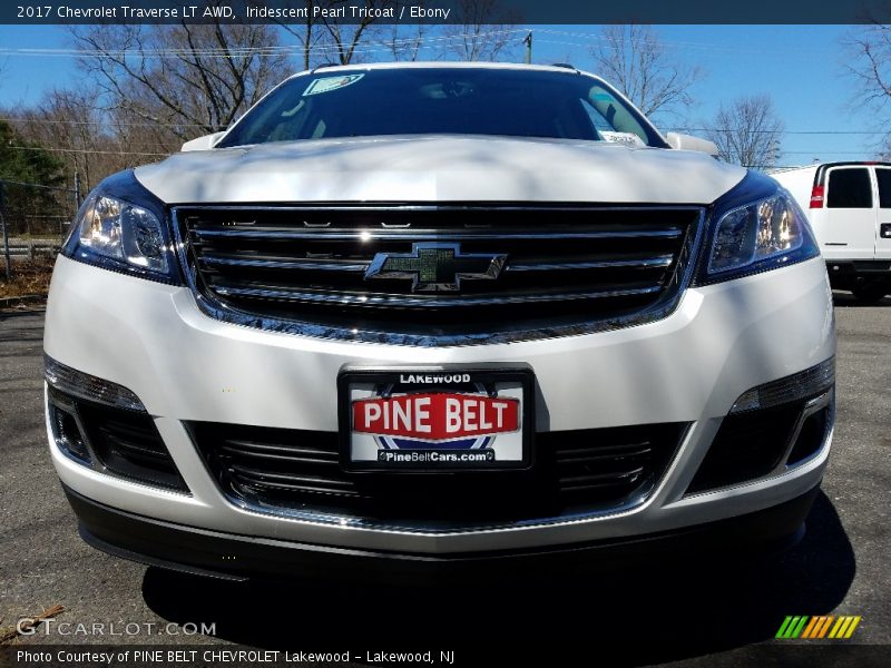 Iridescent Pearl Tricoat / Ebony 2017 Chevrolet Traverse LT AWD