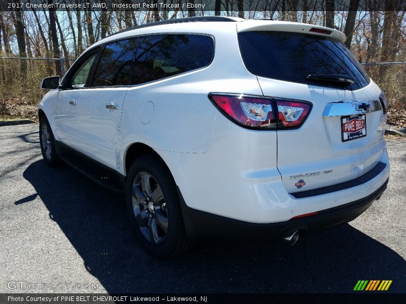 Iridescent Pearl Tricoat / Ebony 2017 Chevrolet Traverse LT AWD