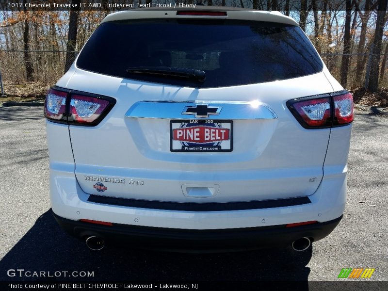 Iridescent Pearl Tricoat / Ebony 2017 Chevrolet Traverse LT AWD