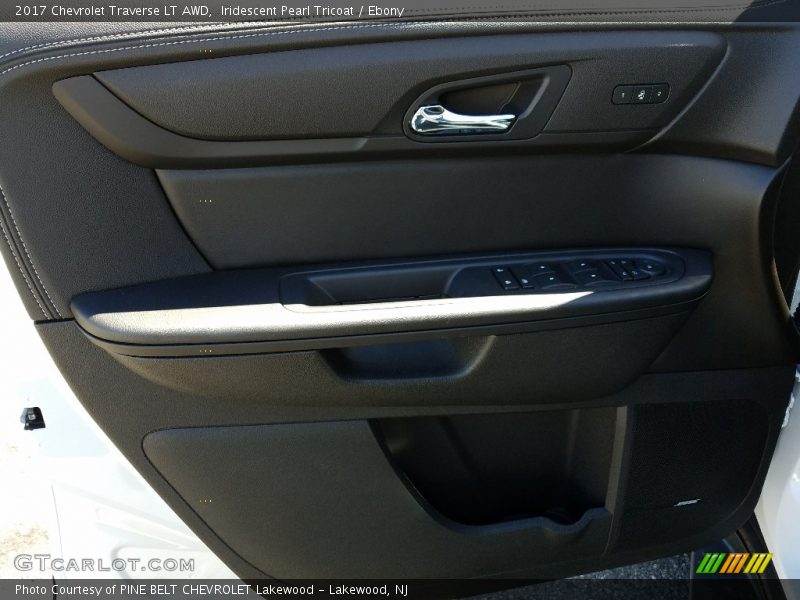 Iridescent Pearl Tricoat / Ebony 2017 Chevrolet Traverse LT AWD