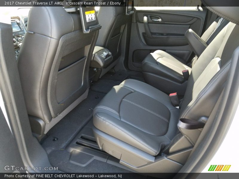 Iridescent Pearl Tricoat / Ebony 2017 Chevrolet Traverse LT AWD