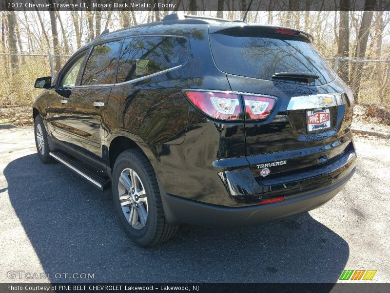 Mosaic Black Metallic / Ebony 2017 Chevrolet Traverse LT