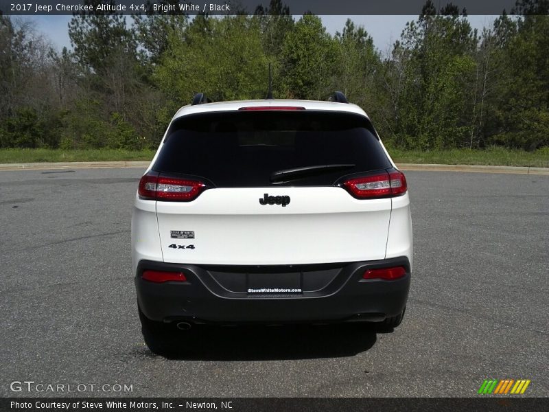 Bright White / Black 2017 Jeep Cherokee Altitude 4x4