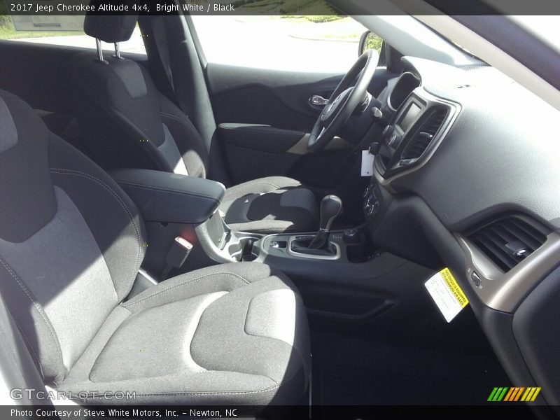Bright White / Black 2017 Jeep Cherokee Altitude 4x4