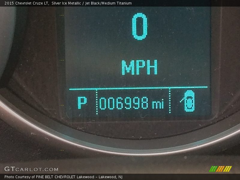 Silver Ice Metallic / Jet Black/Medium Titanium 2015 Chevrolet Cruze LT