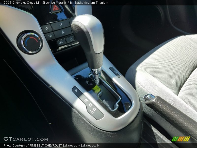Silver Ice Metallic / Jet Black/Medium Titanium 2015 Chevrolet Cruze LT
