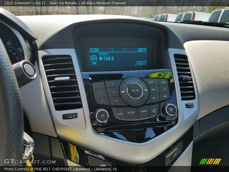 Silver Ice Metallic / Jet Black/Medium Titanium 2015 Chevrolet Cruze LT
