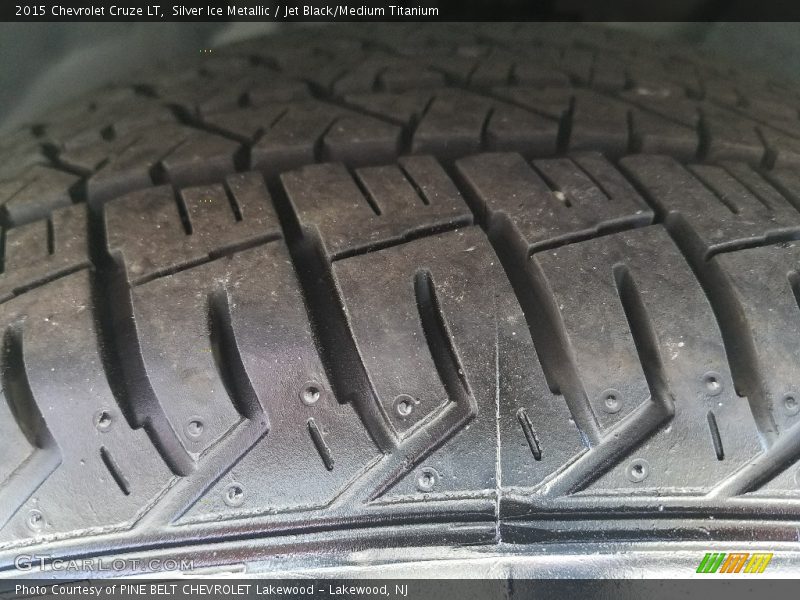 Silver Ice Metallic / Jet Black/Medium Titanium 2015 Chevrolet Cruze LT
