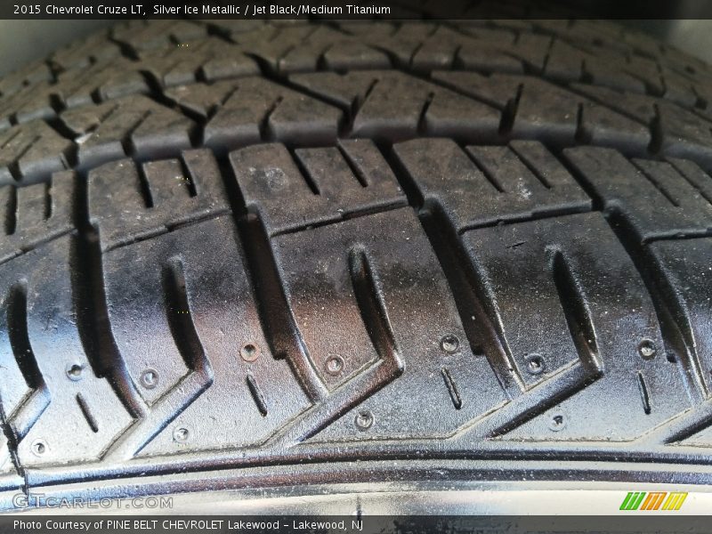 Silver Ice Metallic / Jet Black/Medium Titanium 2015 Chevrolet Cruze LT