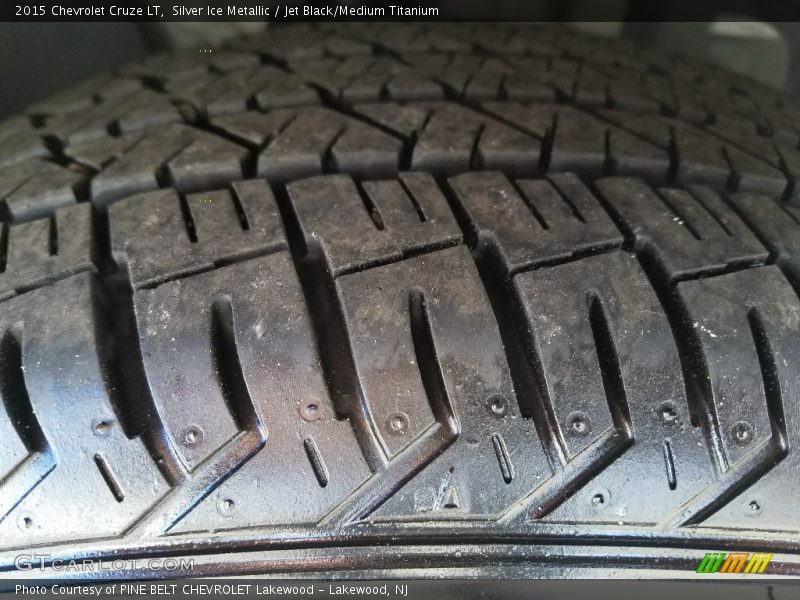 Silver Ice Metallic / Jet Black/Medium Titanium 2015 Chevrolet Cruze LT