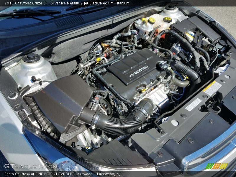 Silver Ice Metallic / Jet Black/Medium Titanium 2015 Chevrolet Cruze LT