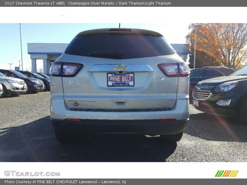 Champagne Silver Metallic / Dark Titanium/Light Titanium 2017 Chevrolet Traverse LT AWD