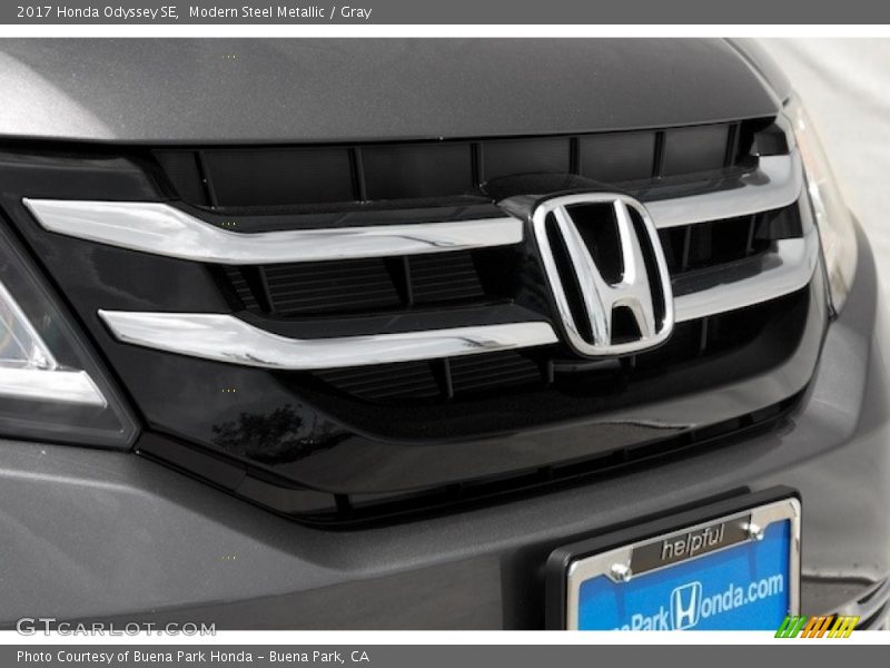 Modern Steel Metallic / Gray 2017 Honda Odyssey SE