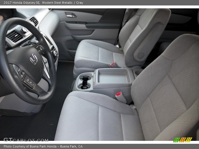 Modern Steel Metallic / Gray 2017 Honda Odyssey SE