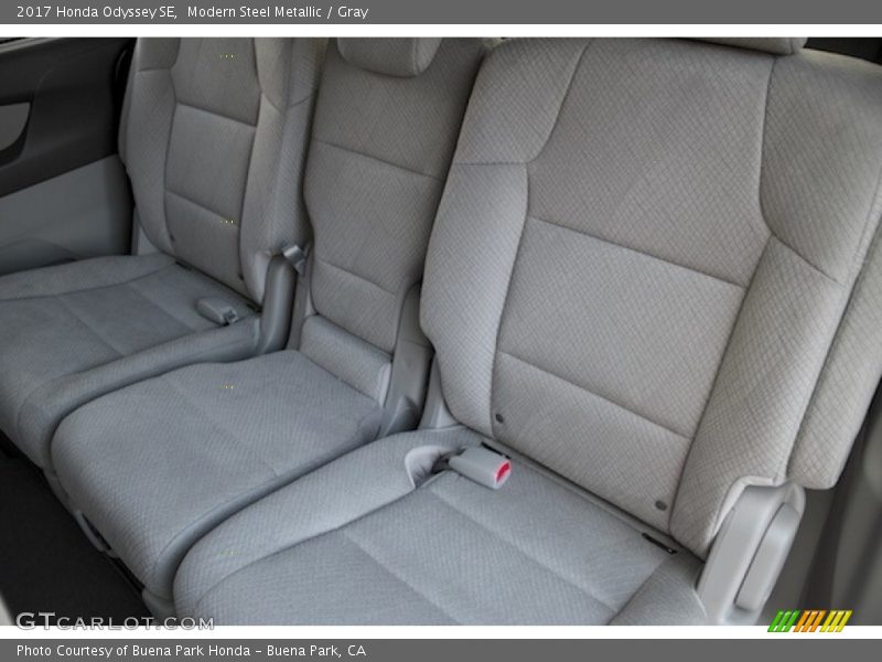 Modern Steel Metallic / Gray 2017 Honda Odyssey SE