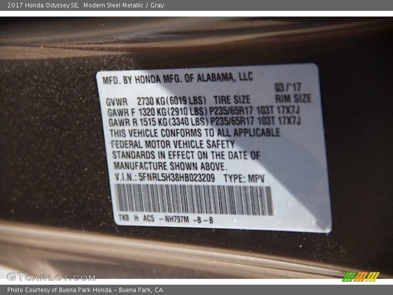 Modern Steel Metallic / Gray 2017 Honda Odyssey SE