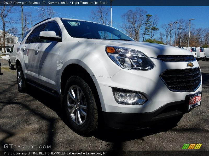 Summit White / Light Titanium/Jet Black 2017 Chevrolet Equinox LT