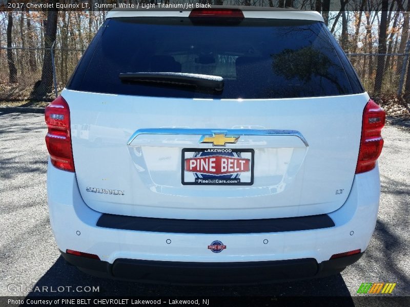 Summit White / Light Titanium/Jet Black 2017 Chevrolet Equinox LT