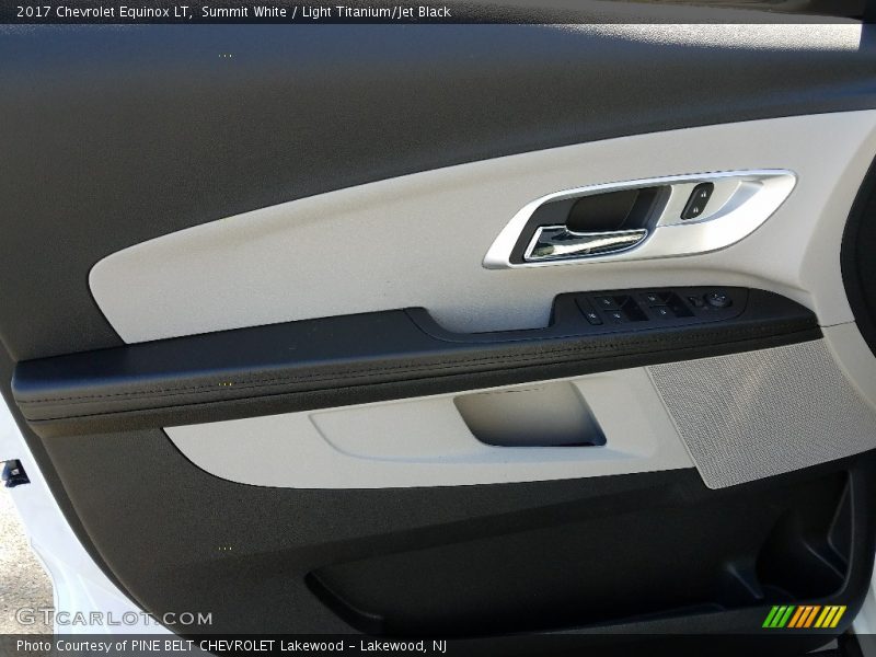 Summit White / Light Titanium/Jet Black 2017 Chevrolet Equinox LT