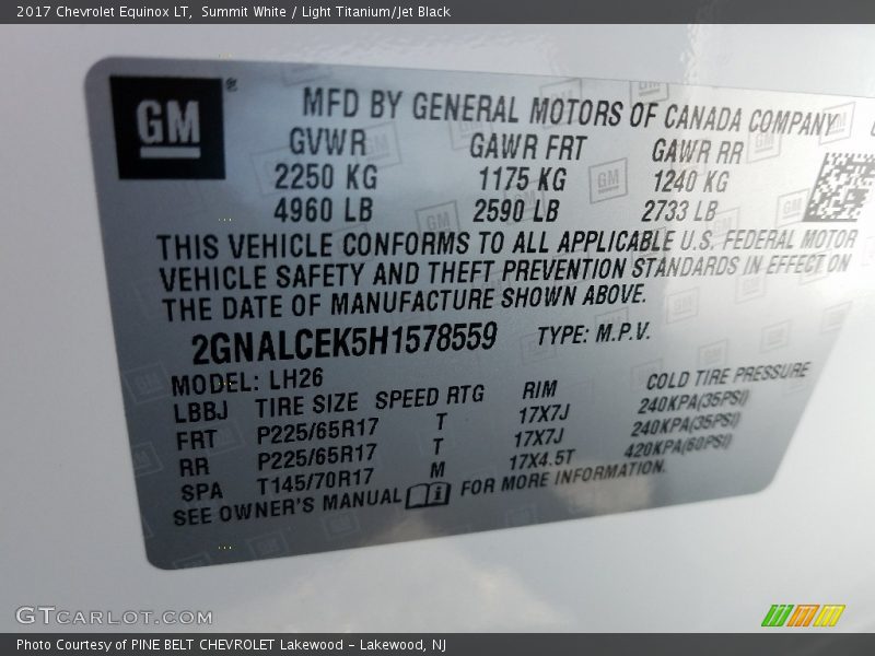 Summit White / Light Titanium/Jet Black 2017 Chevrolet Equinox LT
