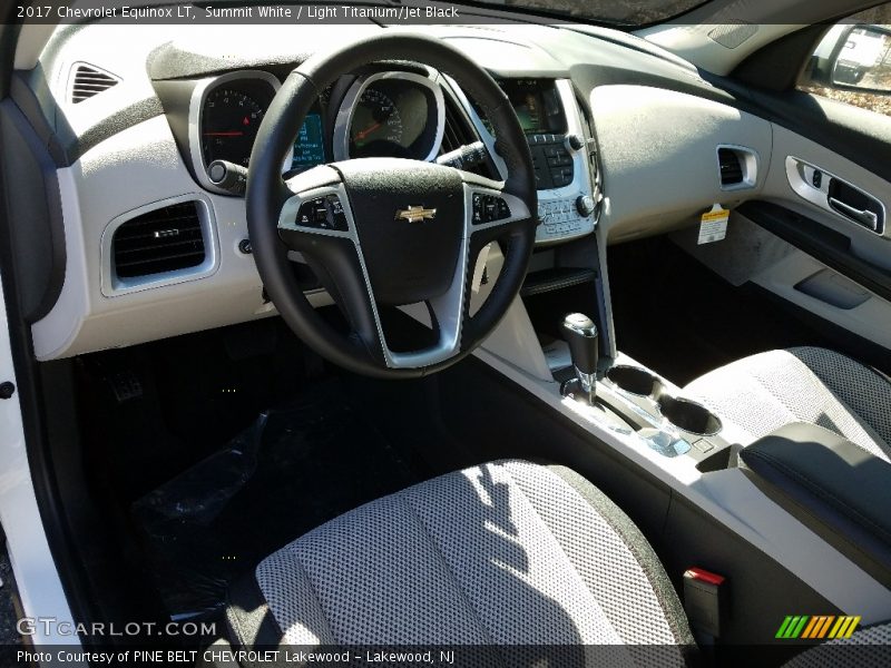 Summit White / Light Titanium/Jet Black 2017 Chevrolet Equinox LT