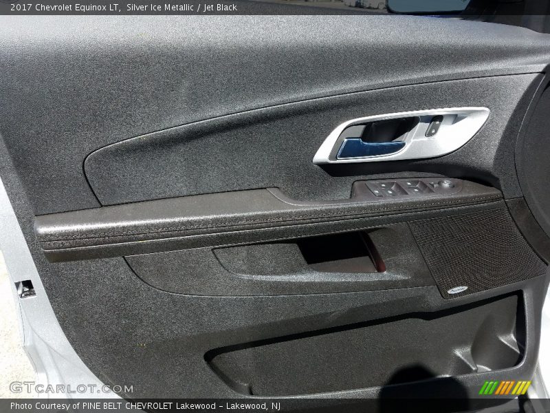 Silver Ice Metallic / Jet Black 2017 Chevrolet Equinox LT