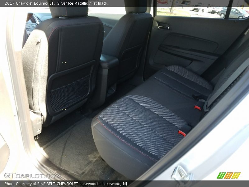 Silver Ice Metallic / Jet Black 2017 Chevrolet Equinox LT